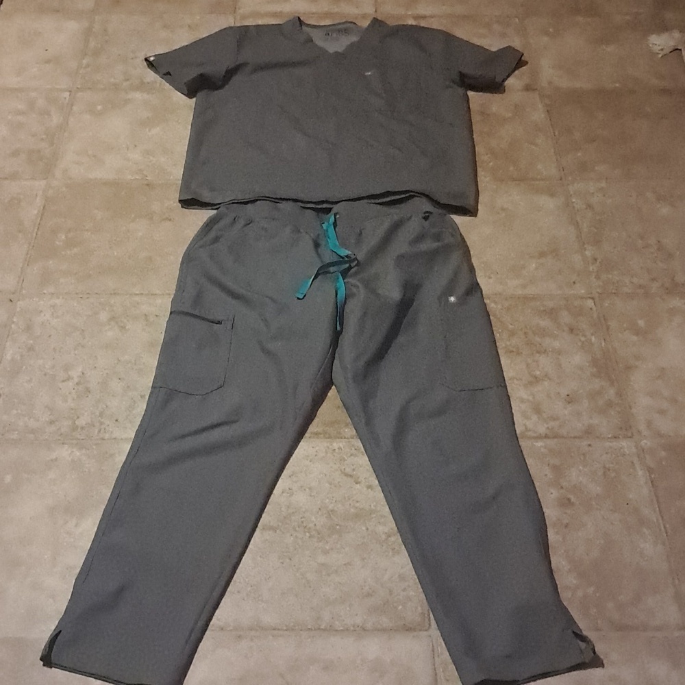 FIGS Women Scrub Top and Pant Slim Fit Pocket Gray Nurse Size L Catererina  Yola